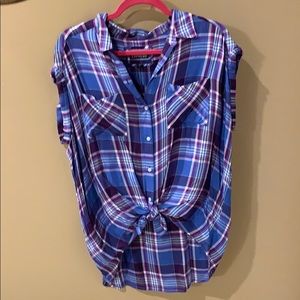 Women’s plaid front tie shirt